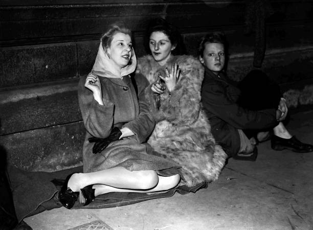 George Neville Heath trial queue outside Old Bailey 1946 Mrs Ann H- Old Photo