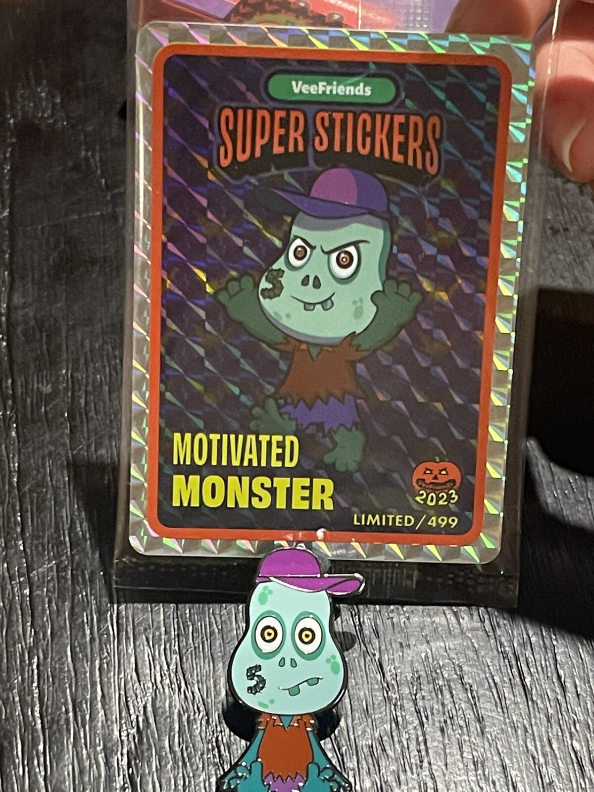 Veefriends Spooktacular Pin Motivated Monster +Super Sticker /499
