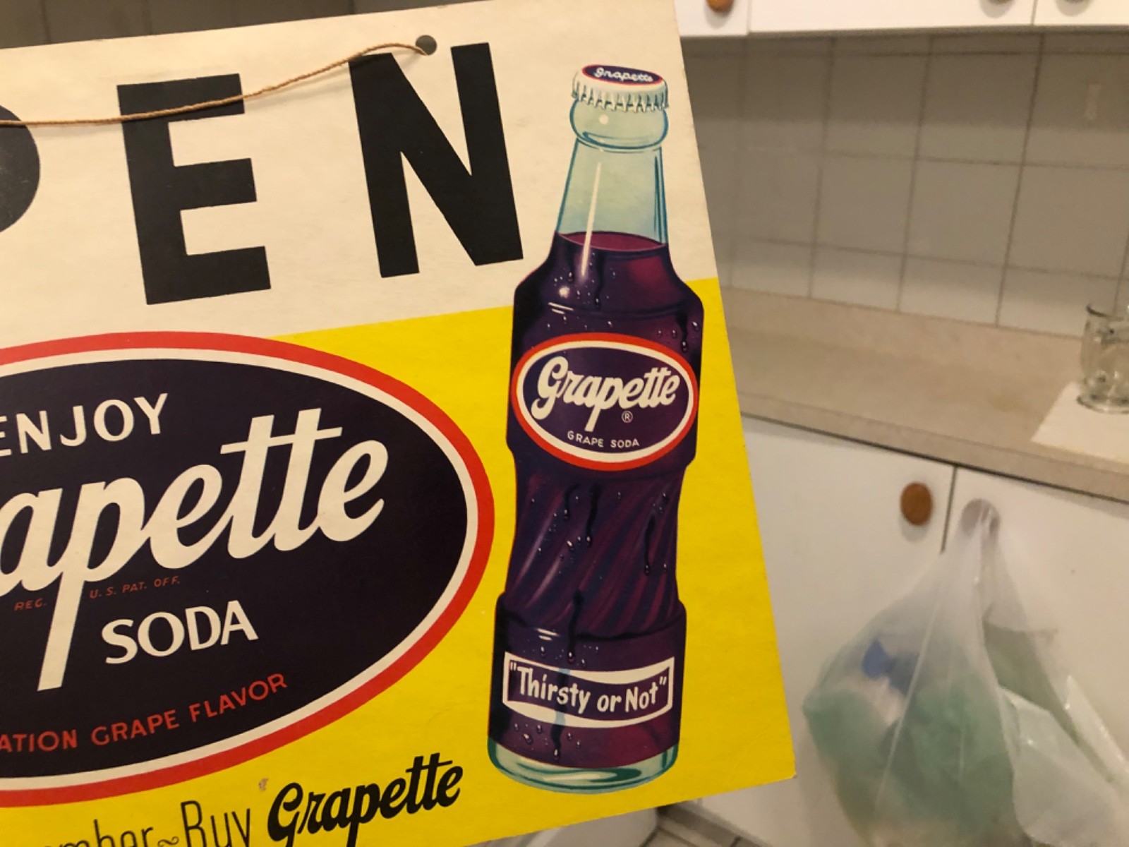 VINTAGE NOS c1940 “GRAPETTE SODA” OPEN/CLOSED CARDBOARD DOOR SIGN CLEAN CRISP