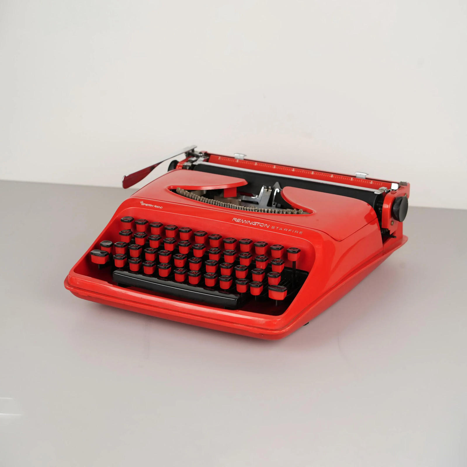 1970s Remington Starfire Red Portable Typewriter in Working Condition