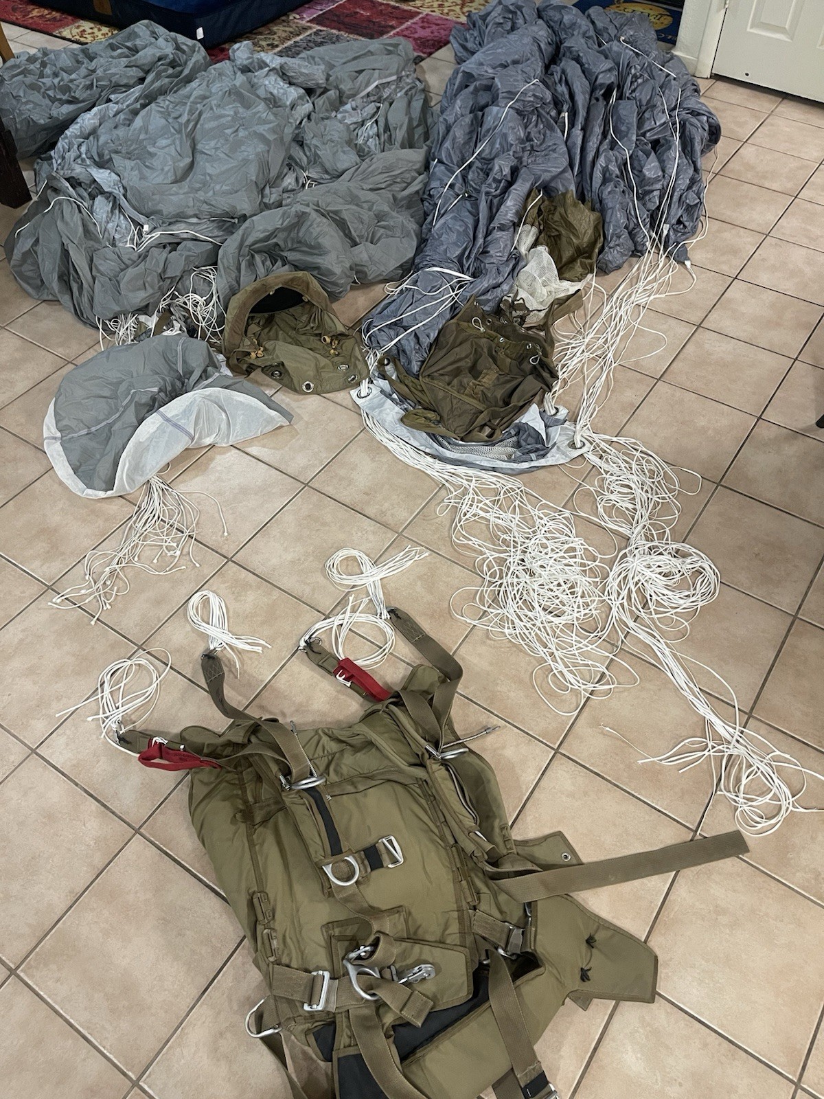 RA-1 Parachute System Components- Container, Main/Reserve Chutes, All Risers RA-1 Parachute System Components- Container, Main/Reserve Chutes, All Risers
