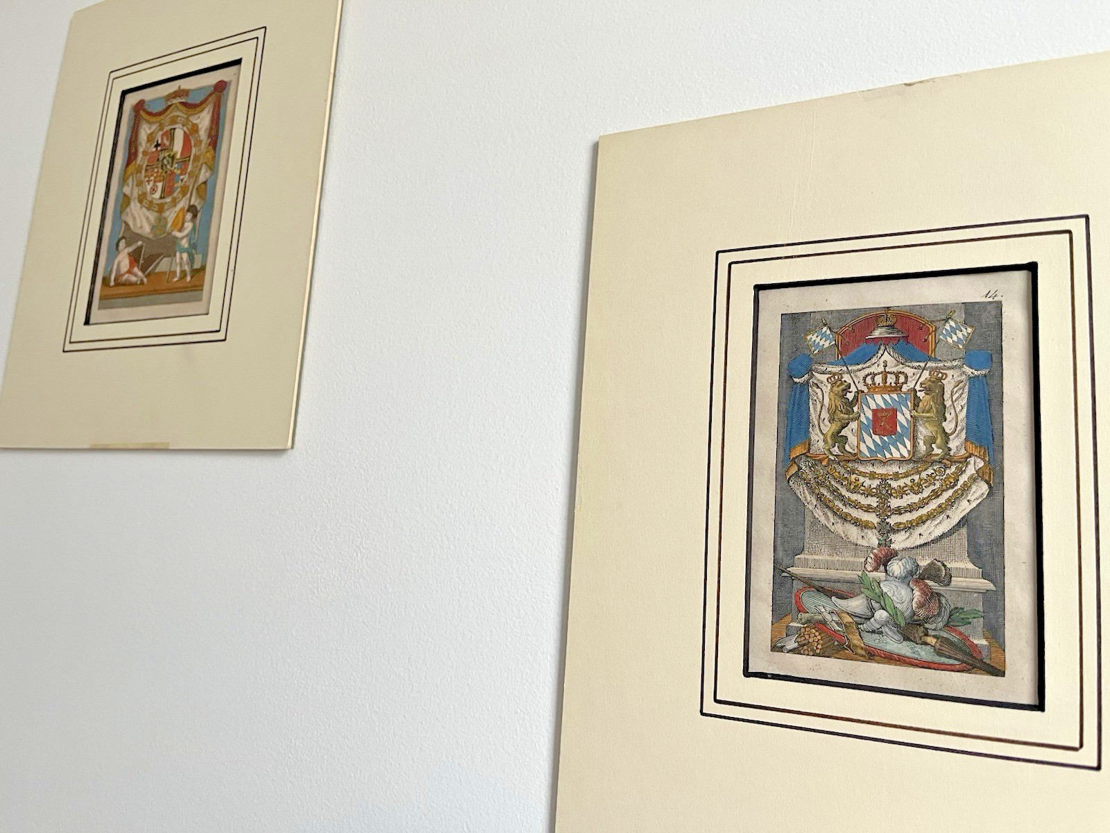 Antique Hand-Colored Engraving – Random Heraldic / Coat of Arms Print – 18th–19t Antique Hand-Colored Engraving – Random Heraldic / Coat of Arms Print – 18th–19t