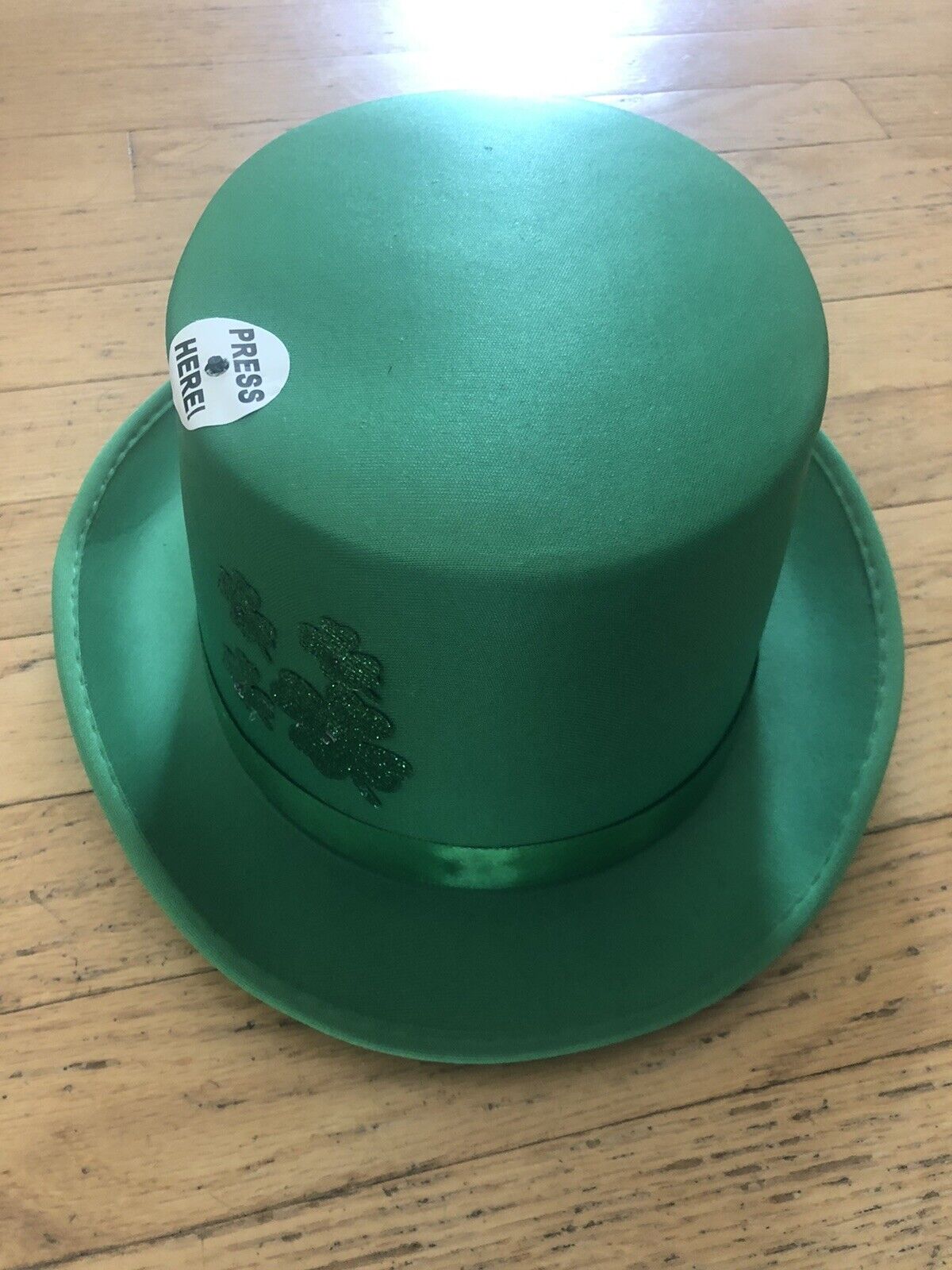 NWT Way To Celebrate St. Patrick’s Day Green Light Up Top Hat OS