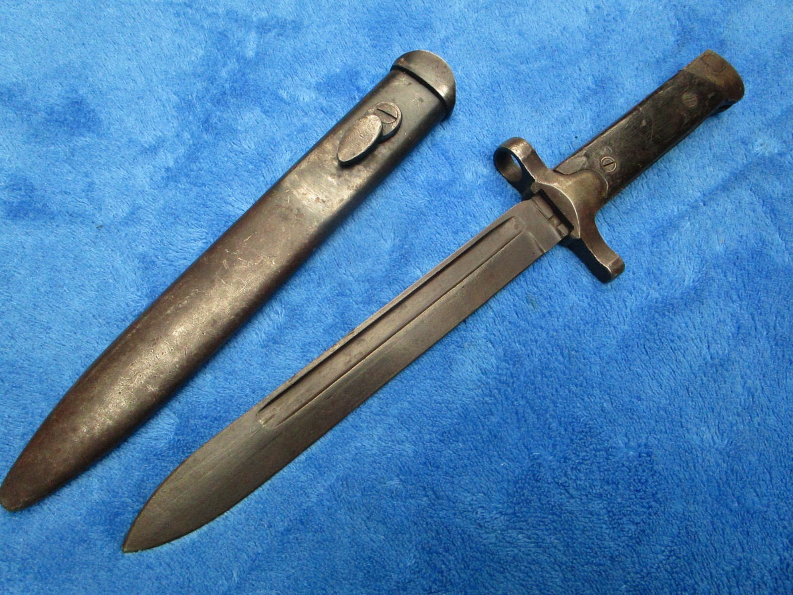 ORIGINAL VINTAGE WW2 M1938 ITALIAN FOLDING FIXED BAYONET AND SCABBARD