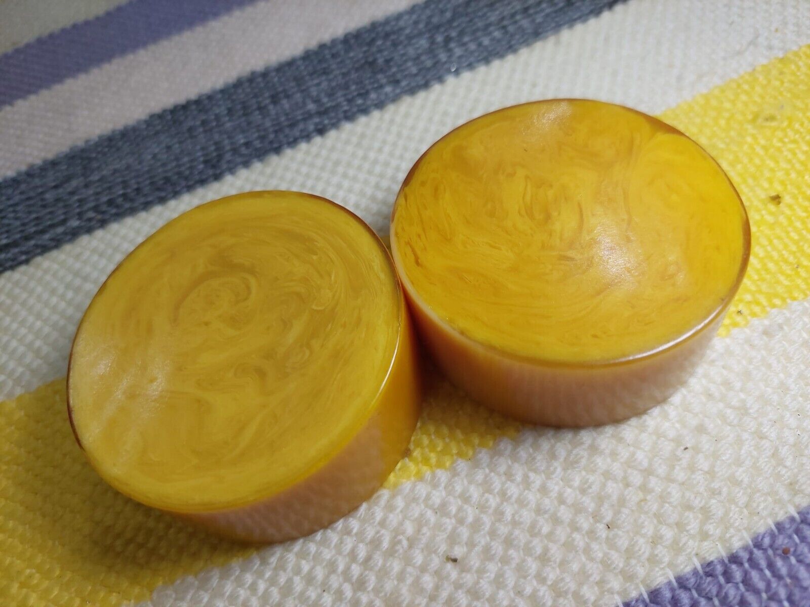 bakelite amber 2 pieces 288 grams 30*68 mm original musk veined material a10
