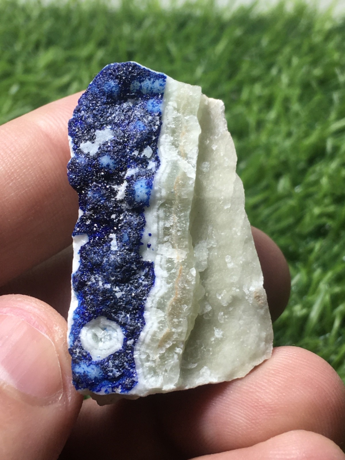 131 Carats AMAZING NATURAL ARAGHONITE SPECIMEN W/AZURITE INCLUSION F/AFGHANISTAN