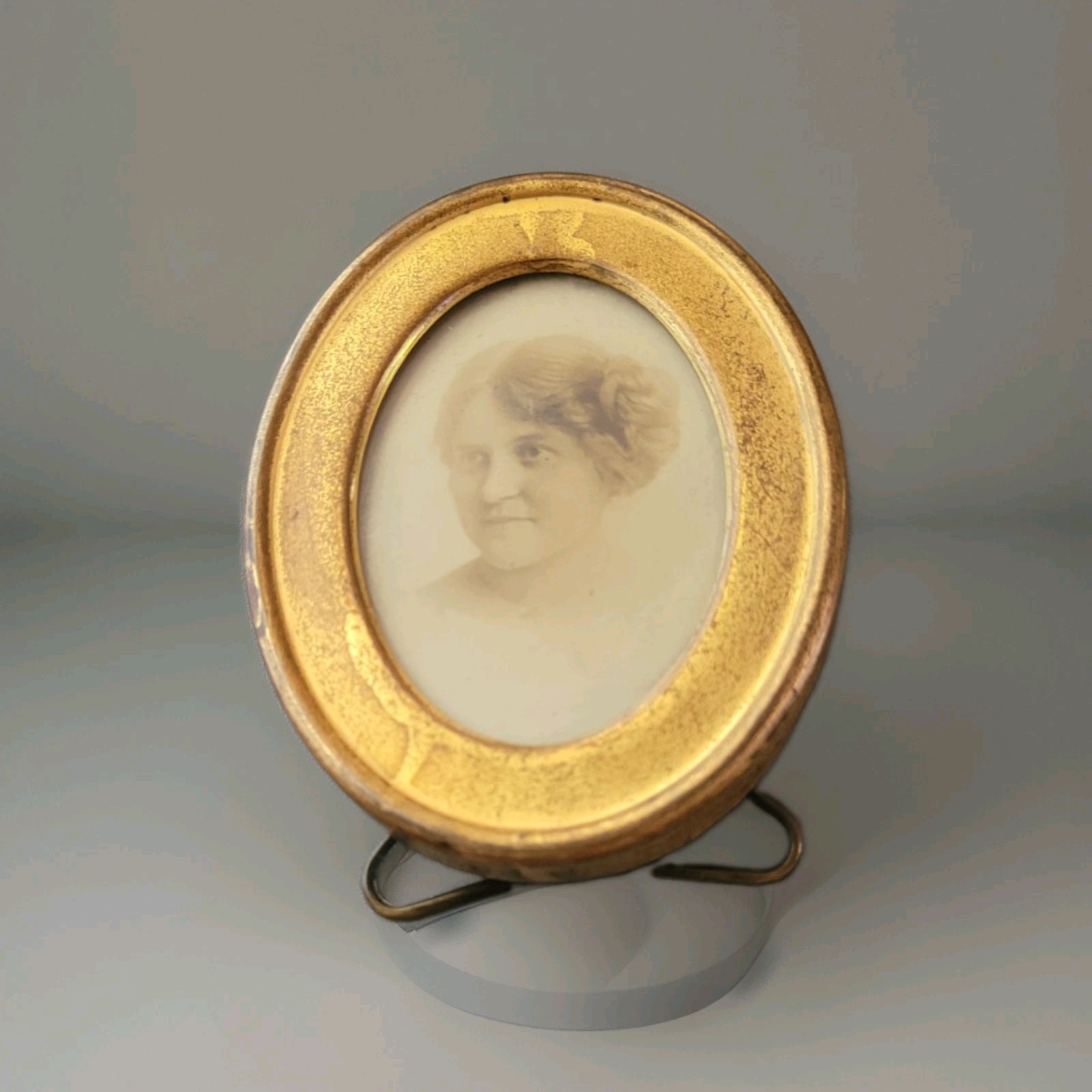 Antique Kronheimer & Oldenbusch  K & O Co. Oval Gold Plated Picture Frame pic