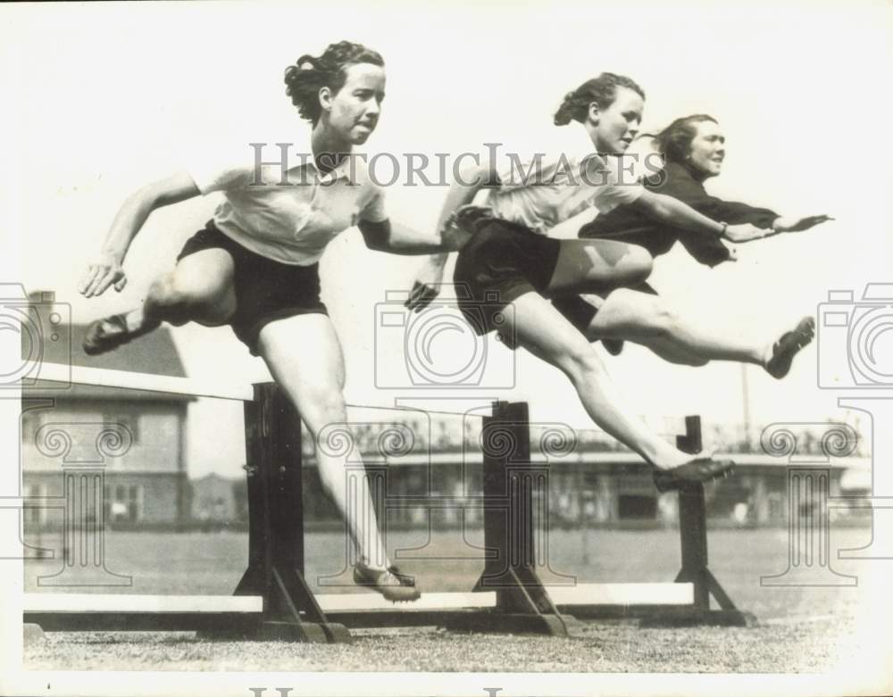 1934 Press Photo South African Athletic team members during training in London