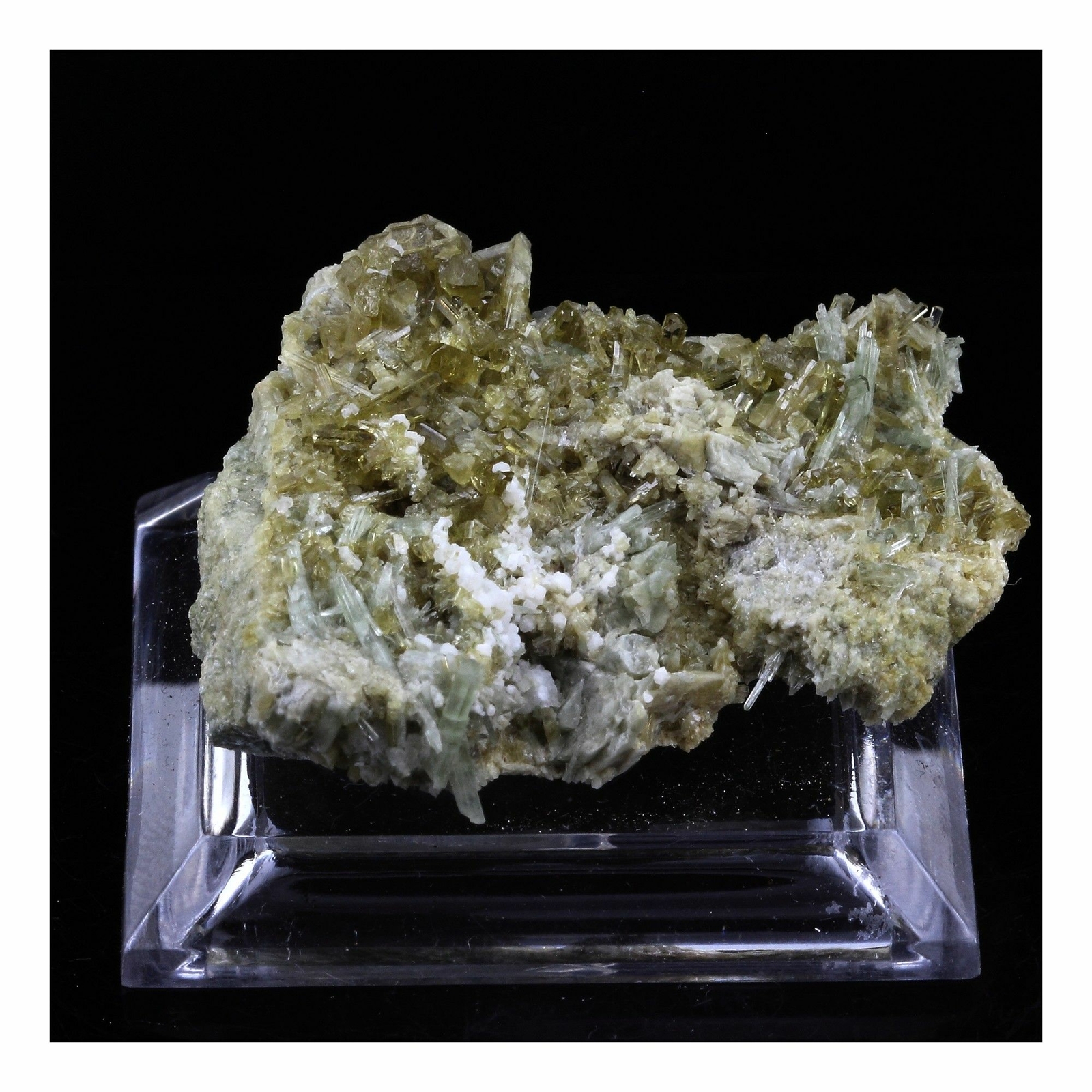 Epidote. 130.0 Ct. Val De Suza, Piedmont, Italy.
