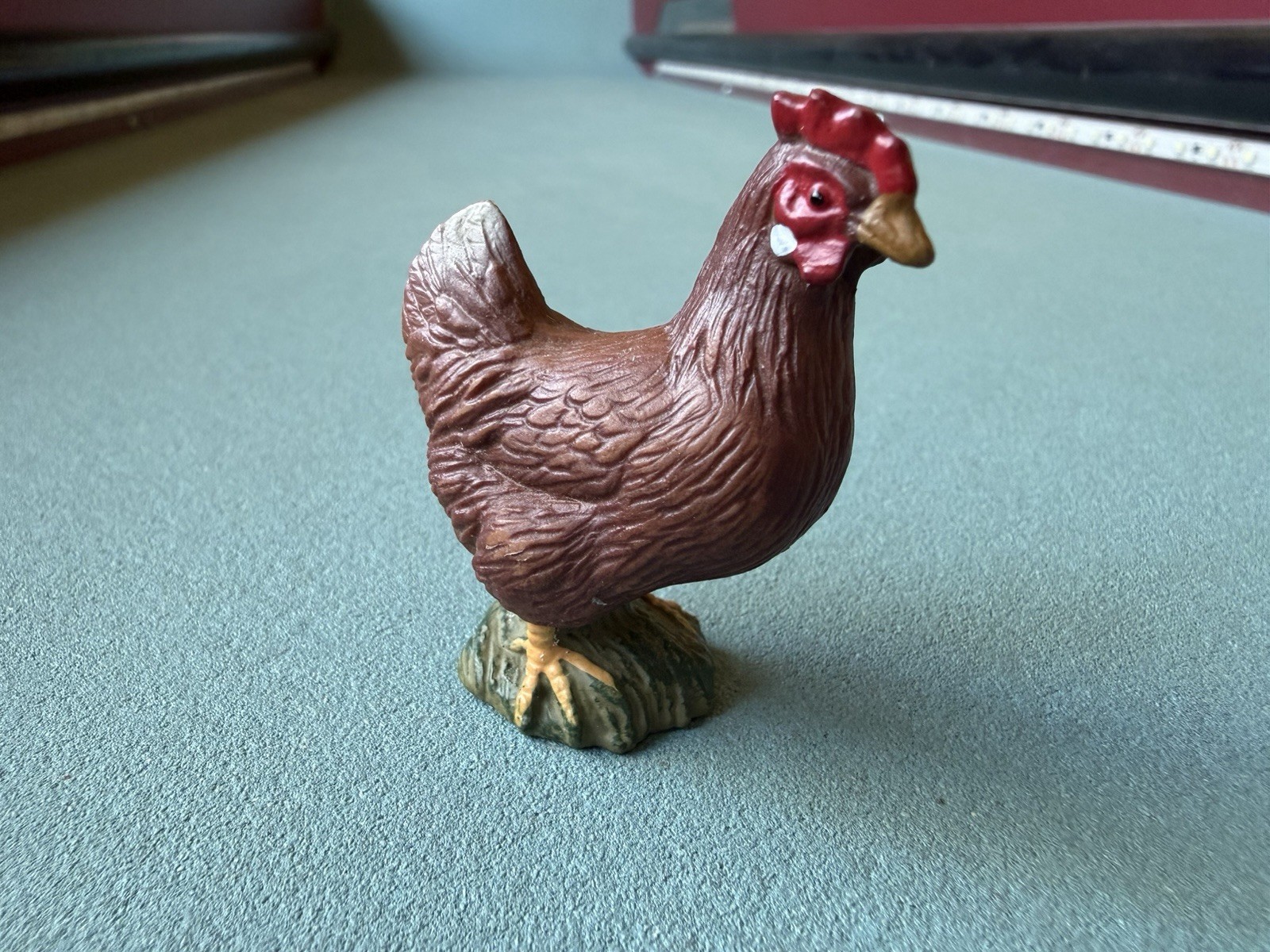 Schleich 13128 Standing Hen Figure Farm Pet Bird Brown Chicken Retired 1998 Toy