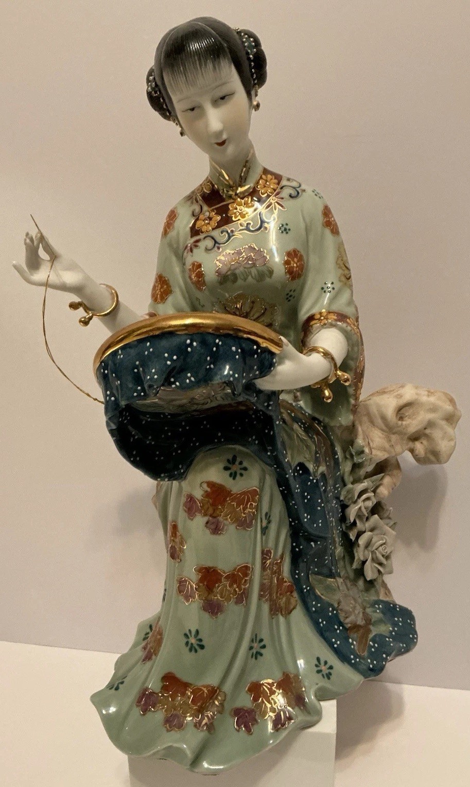 VINTAGE CHINESE PORCELAIN LADY FIGURE SITTING ON ROCK SEWING LARGE 16” STUNNING