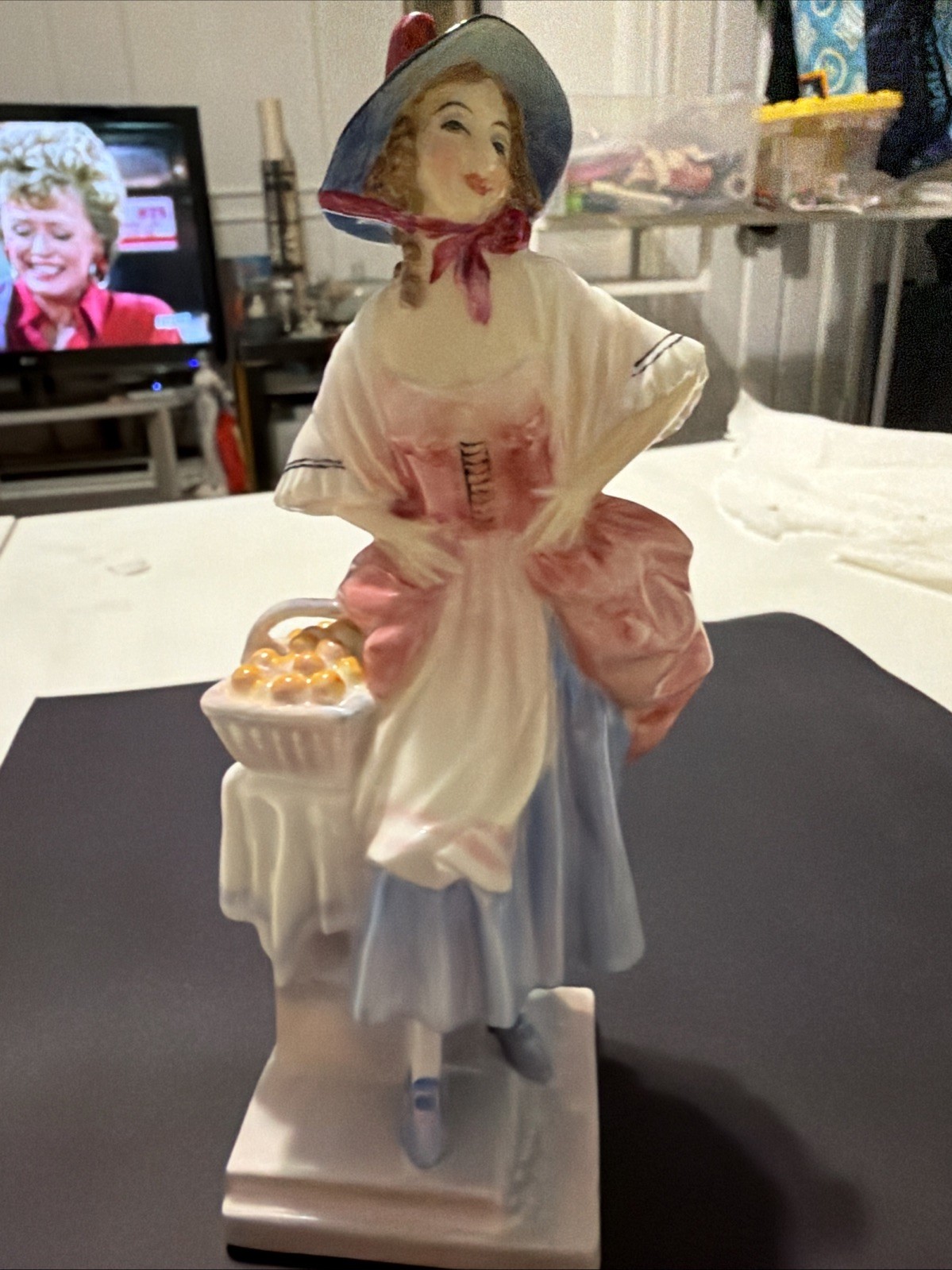 RARE Royal Doulton Nell Gwynn HN 1887 Figurine Leslie Harradine Vintage 1938-49