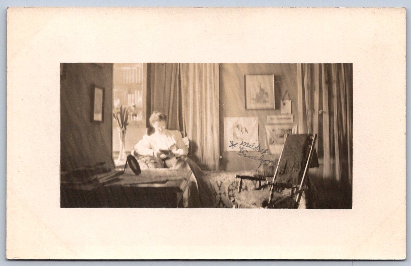 K41/ Newark Ohio RPPC Postcard c1910 Close Family Woman Interior 464