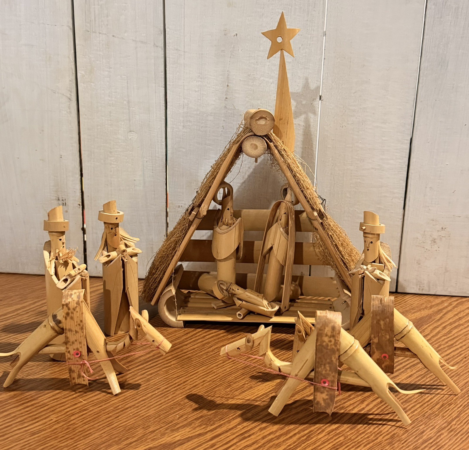 Vtg  Hand-Crafted Bamboo Christmas Nativity Set W/Creche W/9 Figures READ