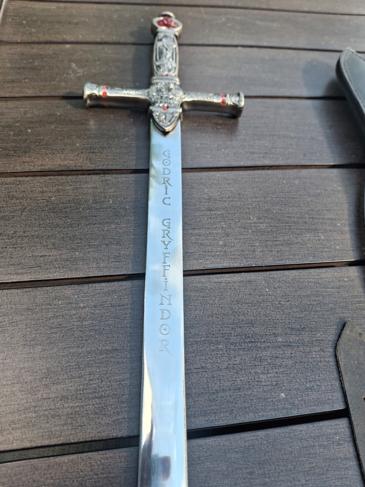 GODRIC  GRYFFINDOR REPLICA   SWORD  VERY GOOD CONDITION NO BOX  FROM UNIVERSAL