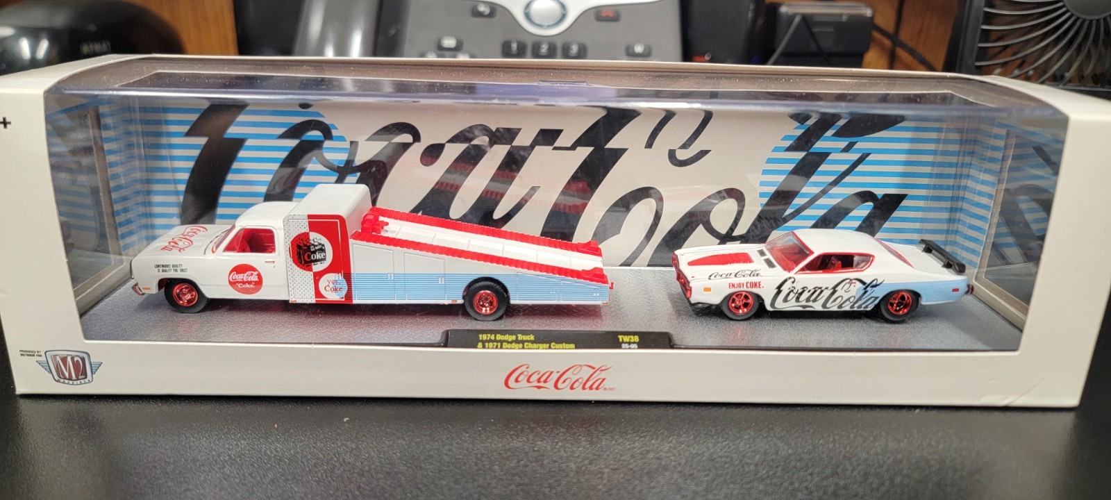 CHASE M2 Coca-Cola Diecast Truck & Car Set White/Red in Display Box  1  Of 750
