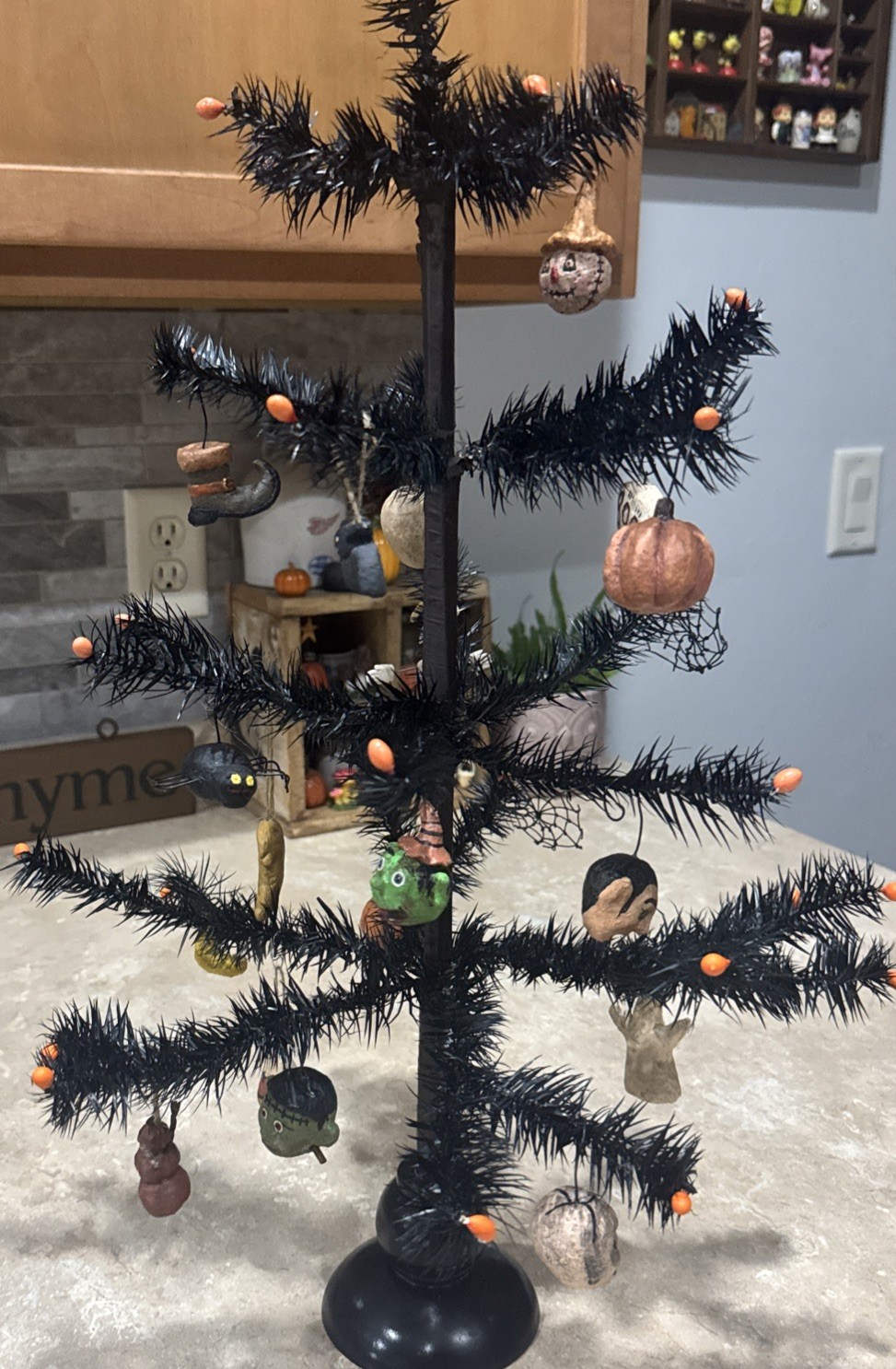 ￼Vintage Folk Art Halloween Feather Tree w/ 19 spooky ornaments 22”tall x14” w