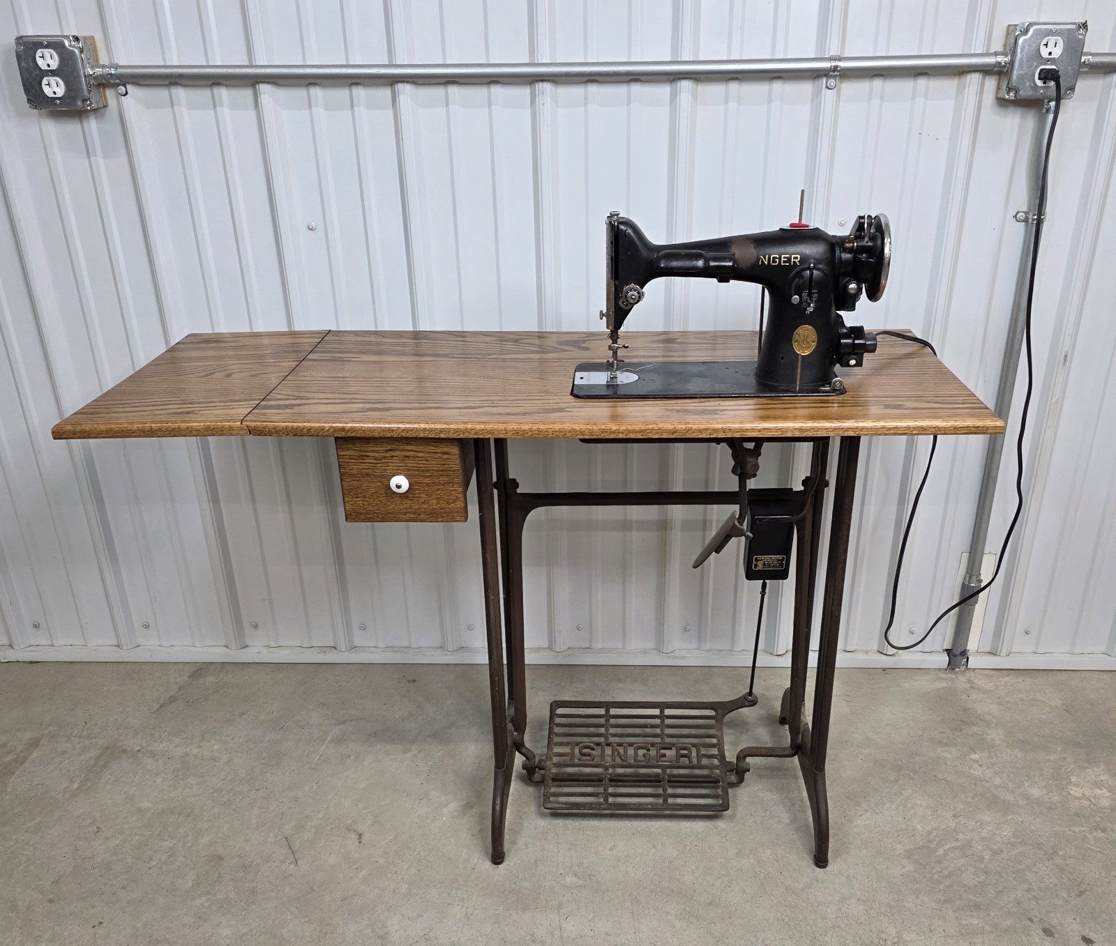 RARE 1937 Singer 1200 Professional Sewing Machine  Drop Leaf  Treadle Knee Lift