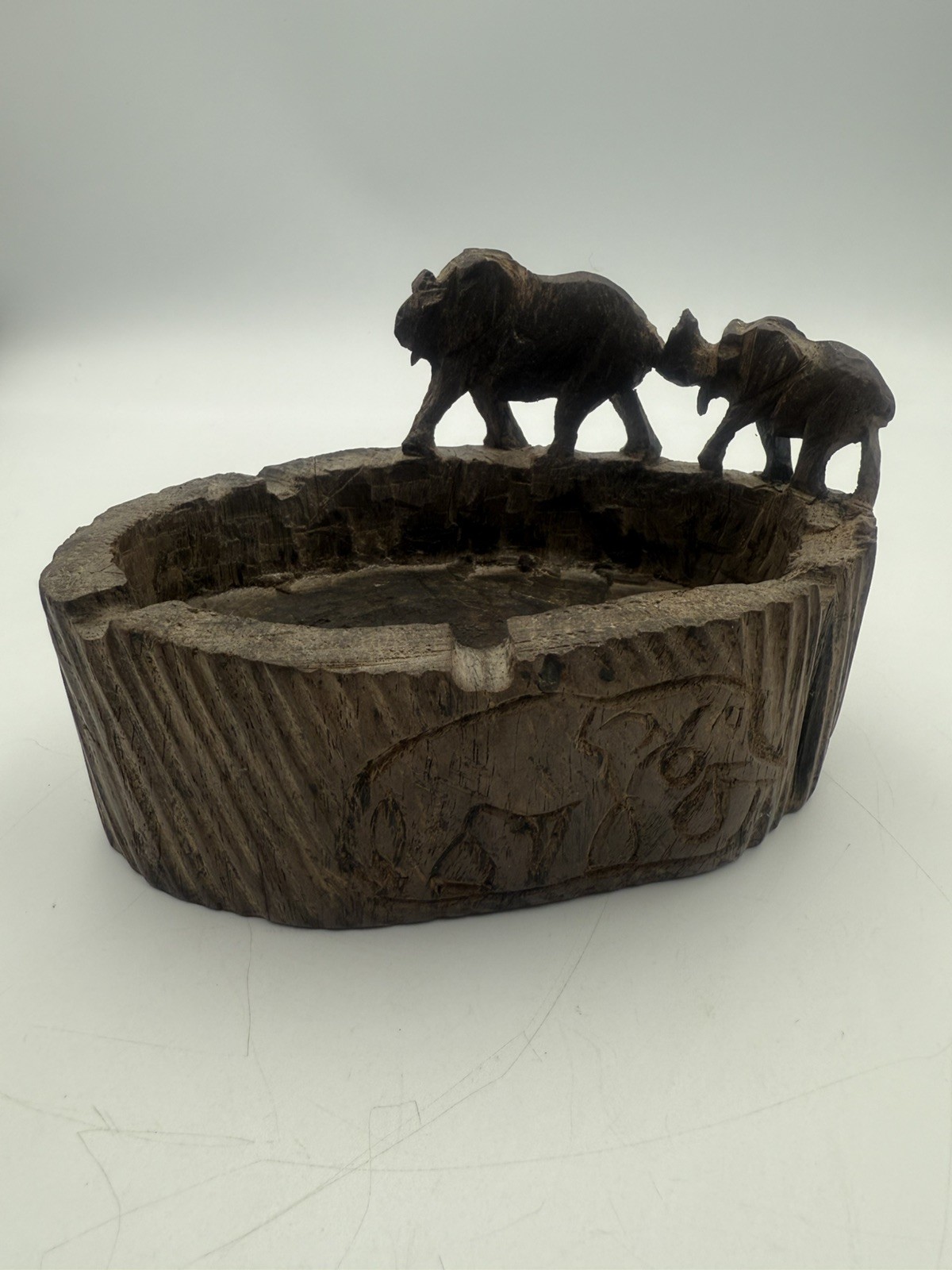Beautiful Antique Elephants Trinket Dish Ashtray Hand Carved Wood Folk Art