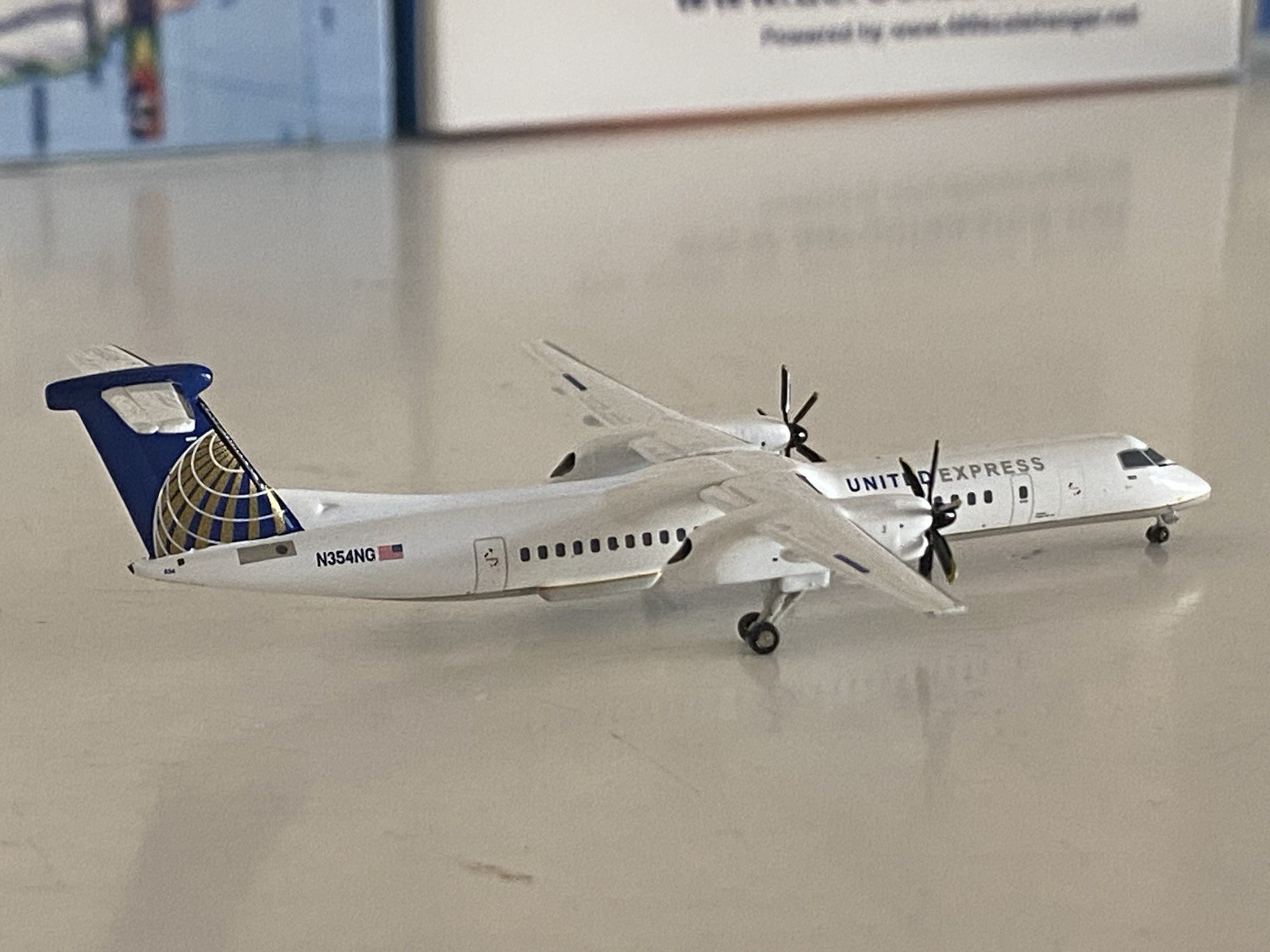 Gemini Jets United Express Colgan Bombardier DHC-8-400 1:400 N354NG GJUAL1098