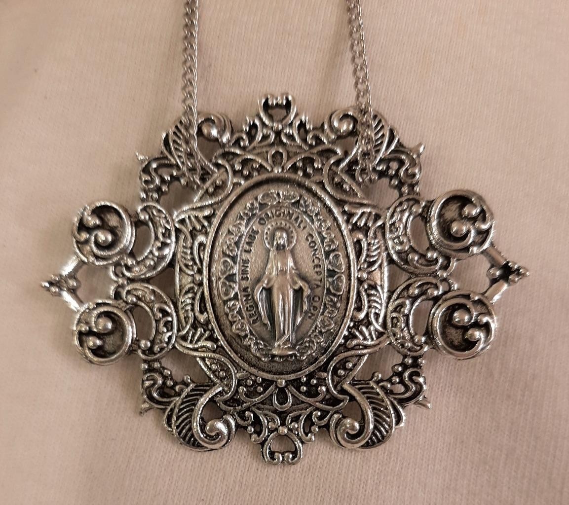 Lovely Vintage-Look Openwork Scalloped Roses Miraculous Mary Necklace & Brooch