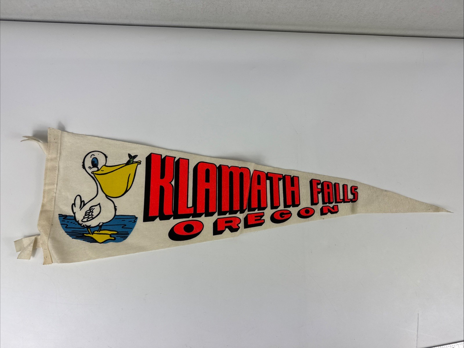 VINTAGE KLAMATH FALLS OREGON FELT PENNANT 26.5\