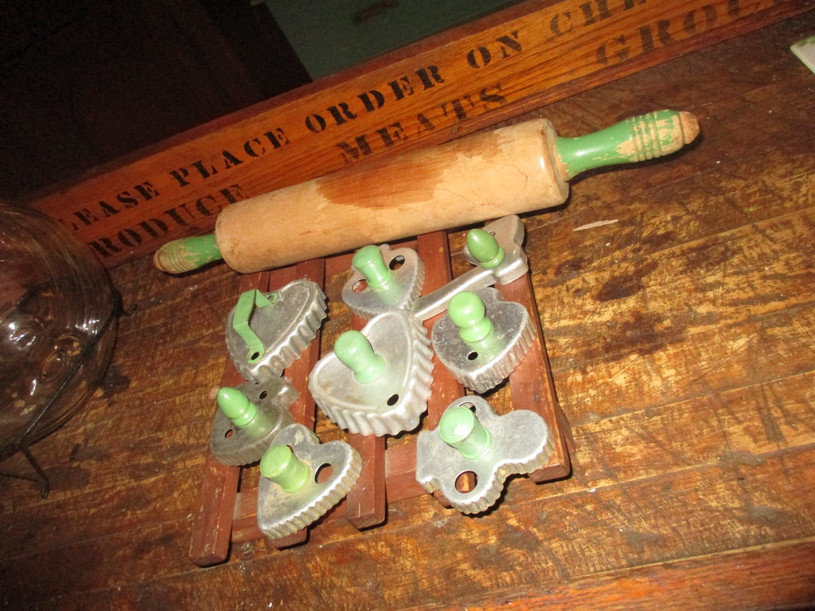 Vintage Primitive Kitchen Wood Rolling Pin Green Handles 8 Cookie Cutters Hearts