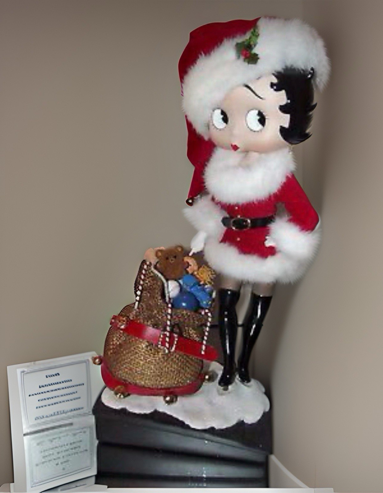 Danbury Mint Betty Boop Christmas Santa Figurine Danbury Mint Betty Boop Christmas Santa Figurine
