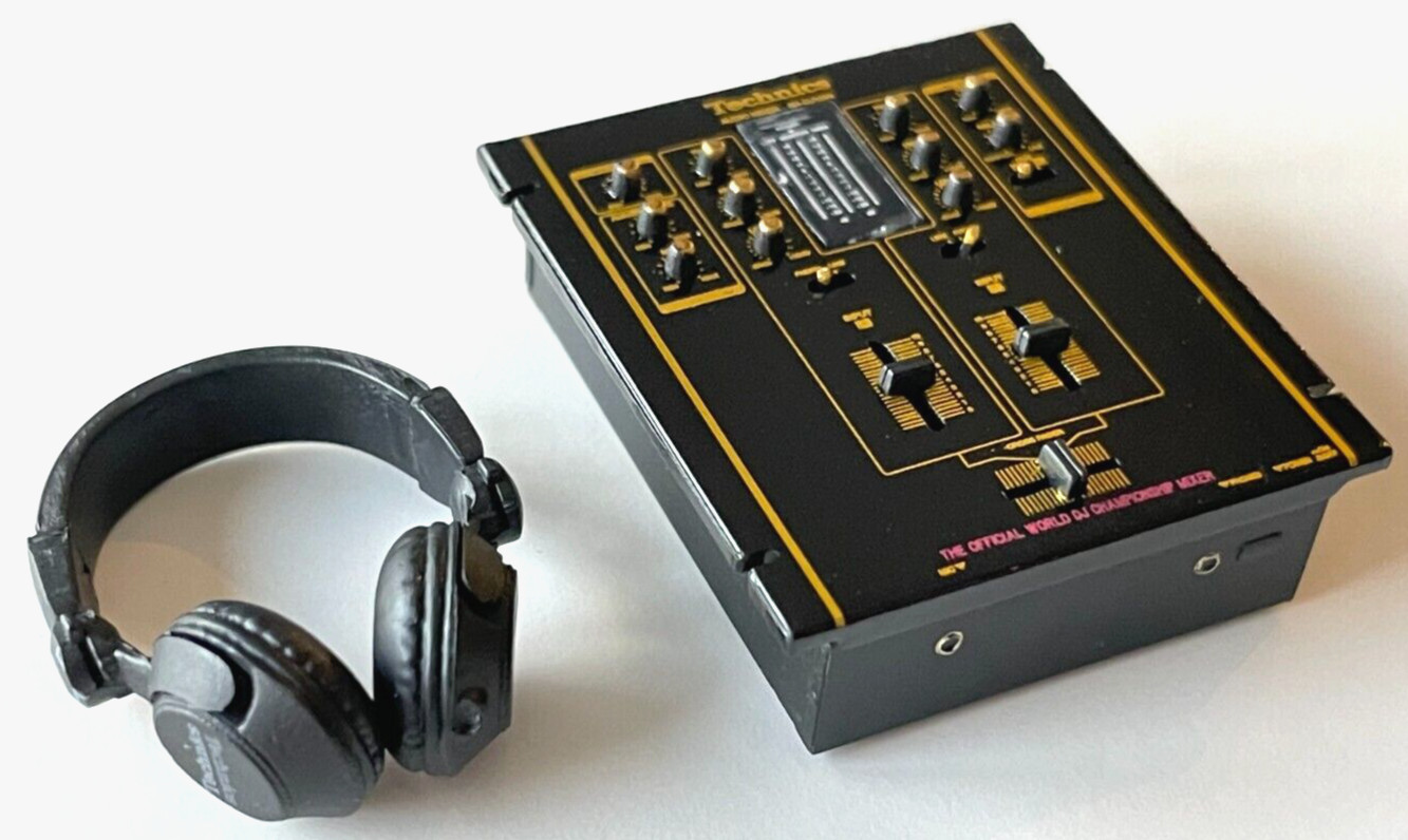 Technics Miniature Collection EAH-DJ1200 Headphones & SH-DJ1200 Mixer Mini Fig Technics Miniature Collection EAH-DJ1200 Headphones & SH-DJ1200 Mixer Mini Fig