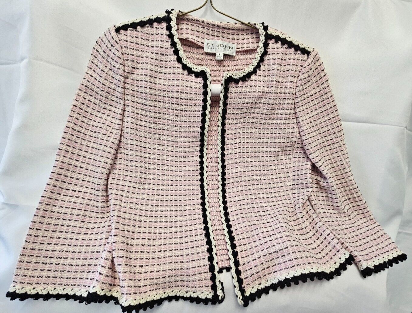 St. John Collection Women\'s Cardigan Jacket Size 6. Very Good Condition