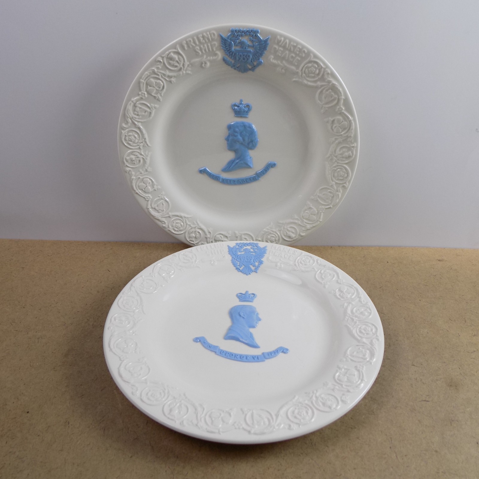 2 Wedgwood 1939 Friendship Makes Peace Plates Queen Elizabeth & King George VI