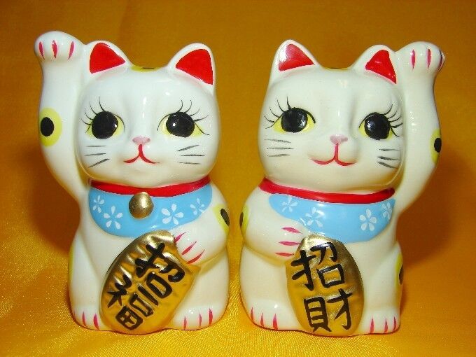 2 Pcs White Japanese Pottery Maneki Neko Beckoning Money Good Fortune Lucky Cat