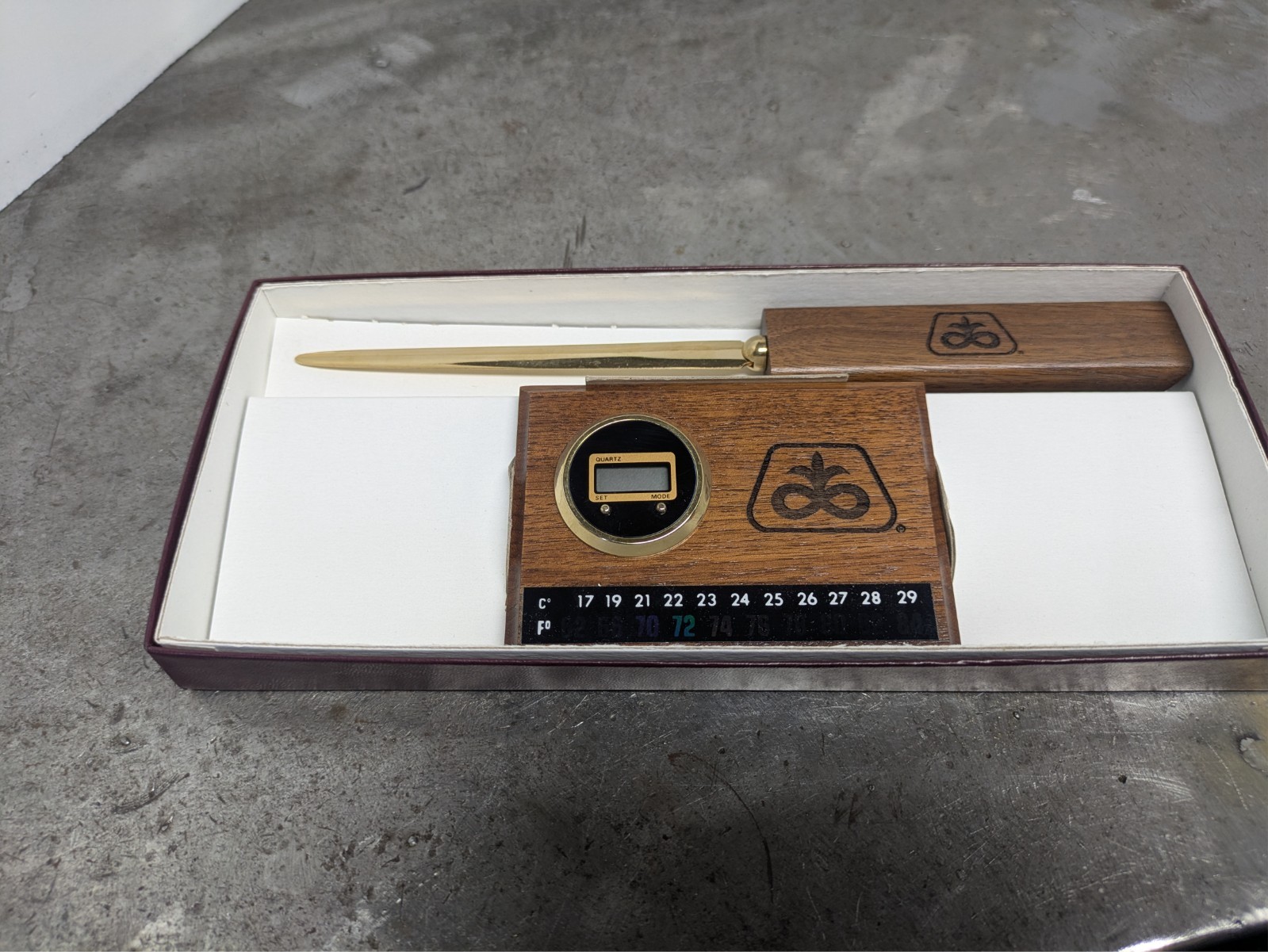 vintage Pioneer Hi-Bred / Pioneer Seeds promotional desk set 