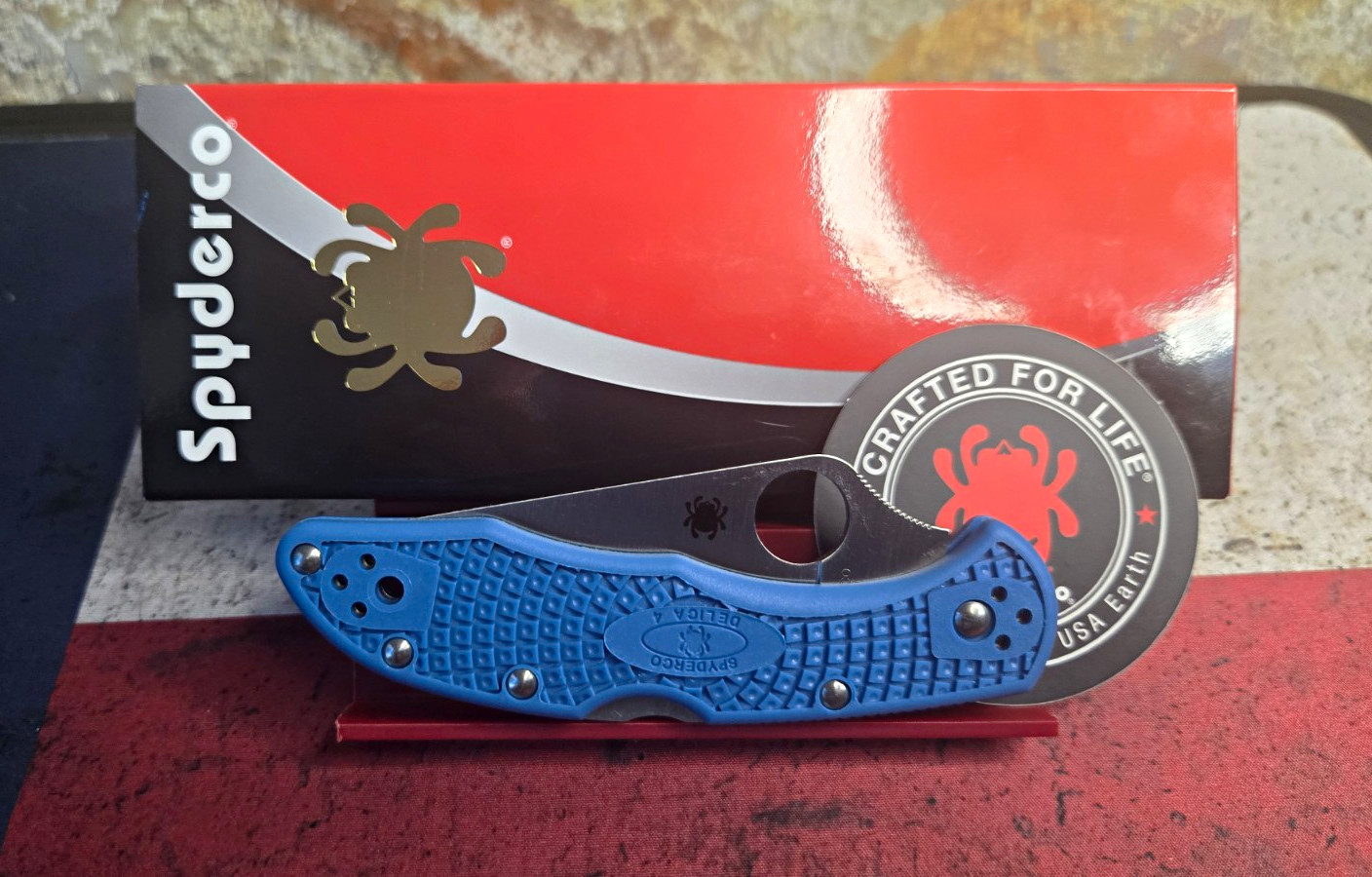 Spyderco Delica 4 C11FPBL Blue FRN VG10 Plain Edge Drop Point Lockback