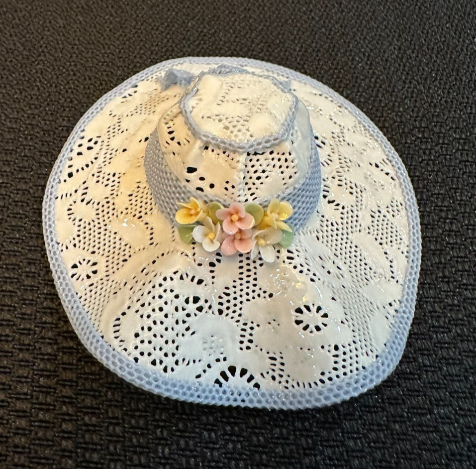 Lladro White Pamela Hat w/Blue Ribbon Capricho Finish Retired 1991