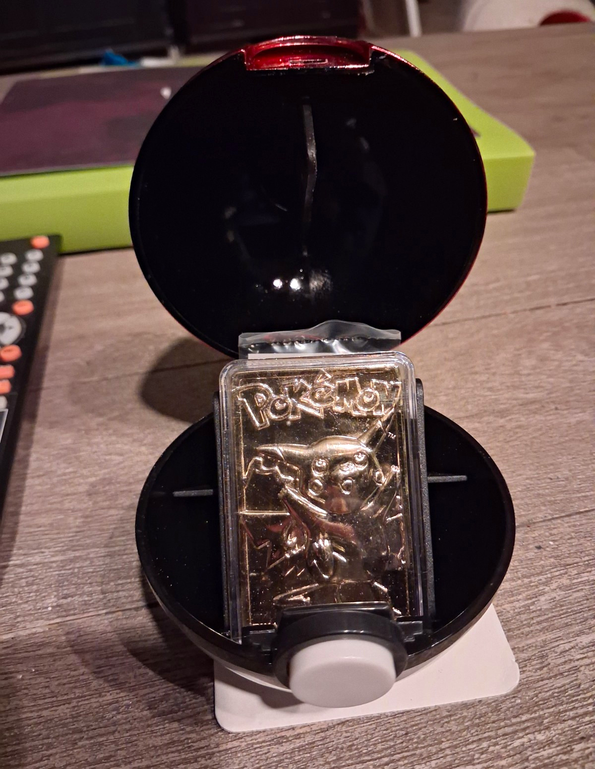 Pokémon Special Edition 23K Gold-Plated Trading Card #25 Pikachu 1999 LE
