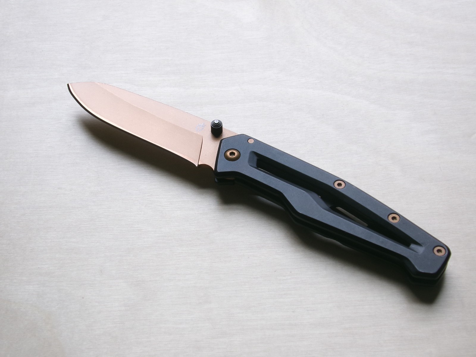 Gerber Paralite Folding Knife Black w/ Bronze Drop Point SS Blade &.25\ Gerber Paralite Folding Knife Black w/ Bronze Drop Point SS Blade &.25\
