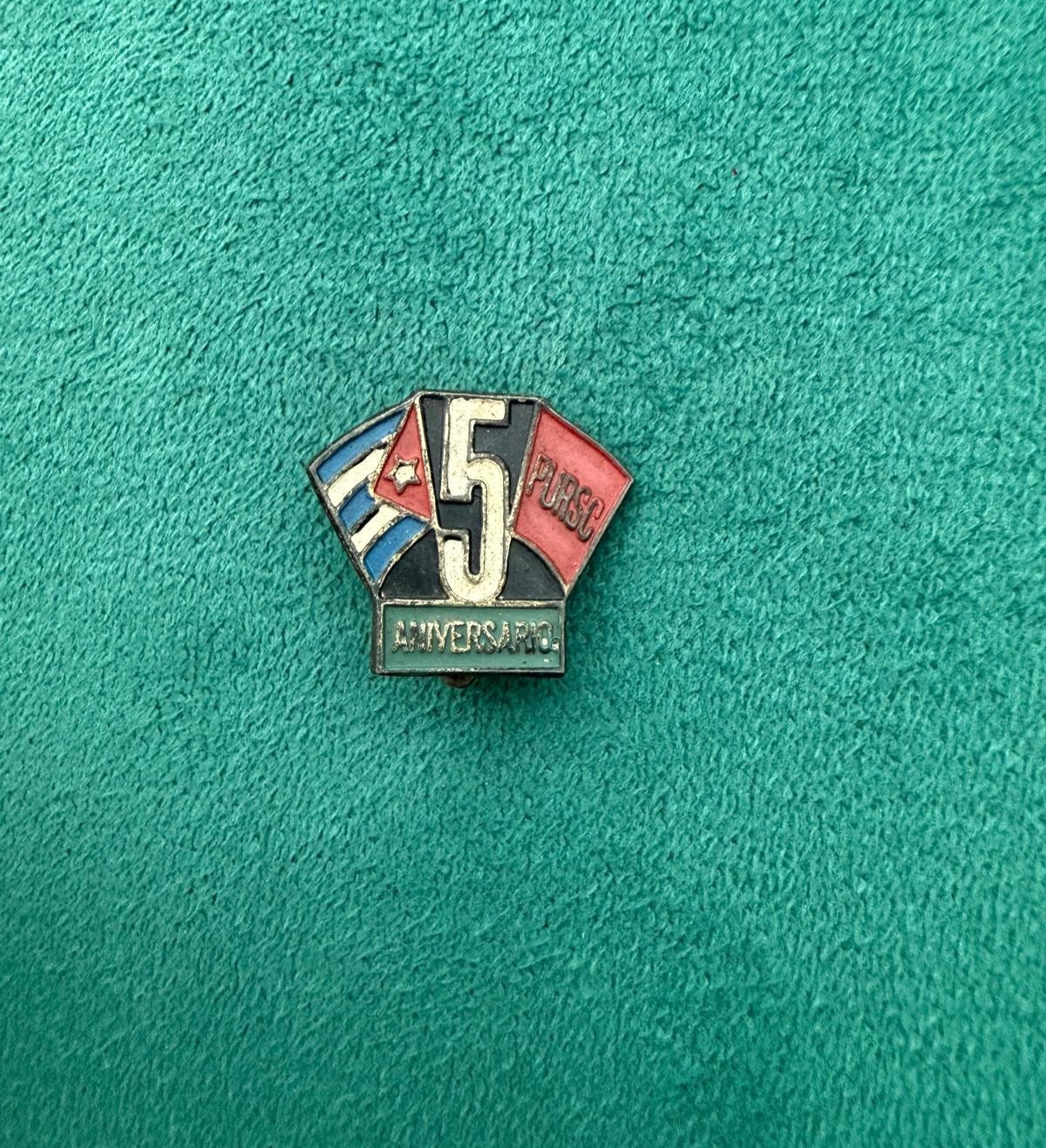 CUBA VINTAGE PSPC 5TH ANNIVERSARY CUBAN FLAG COMMUNIST ENAMEL LAPEL PIN