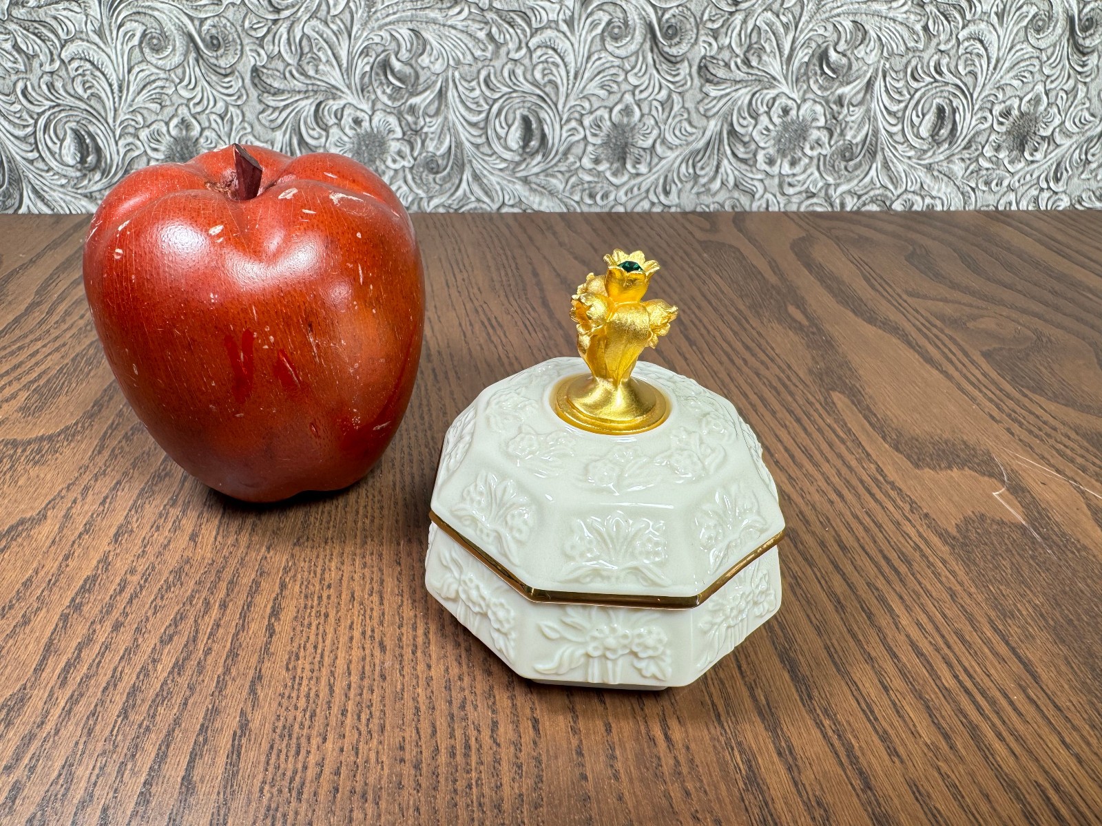 Lenox China Treasures Trinket Box May Birthstone Emerald Crystal Lily Birthday