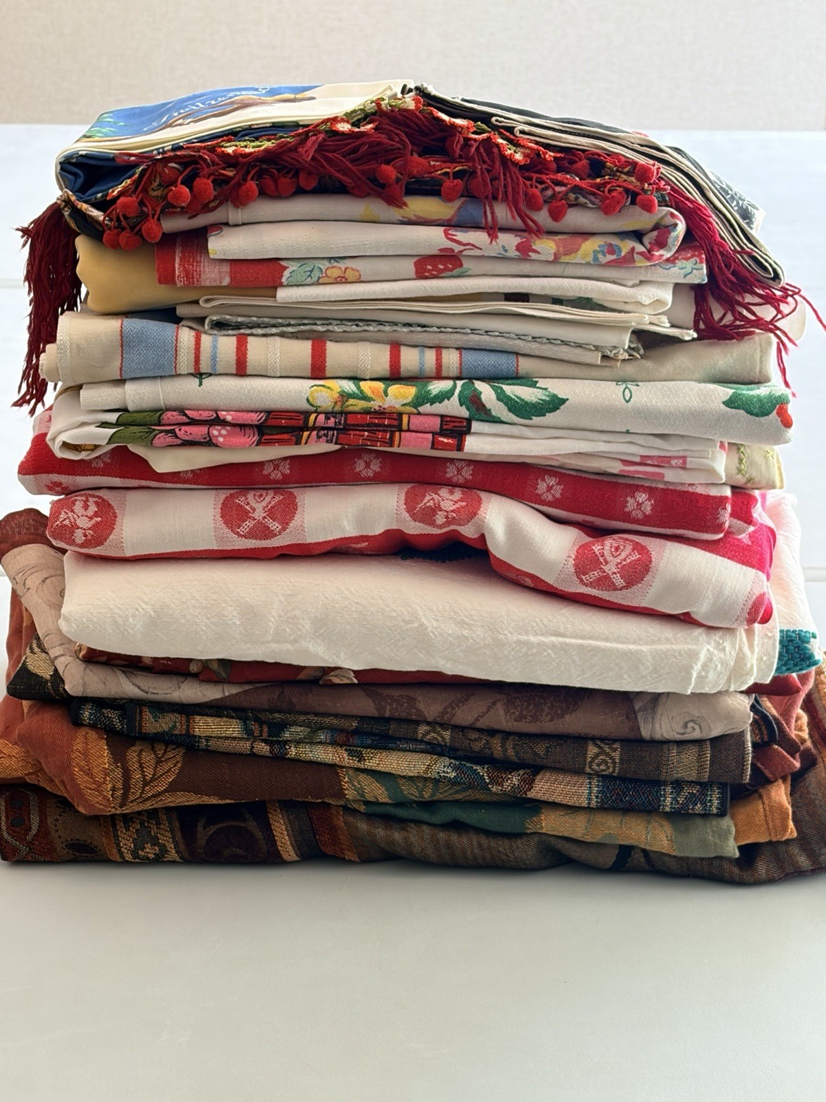 26 Vintage Kitchen Household Linens Tablecloth Runners Drapery 