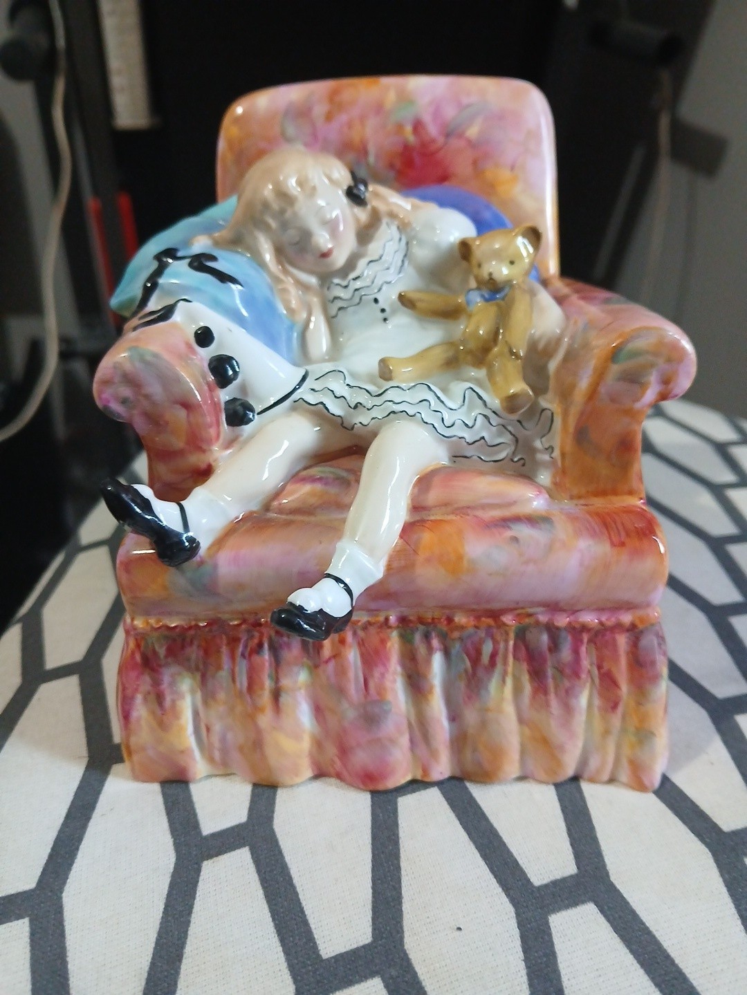 VINTAGE  ROYAL DOULTON \