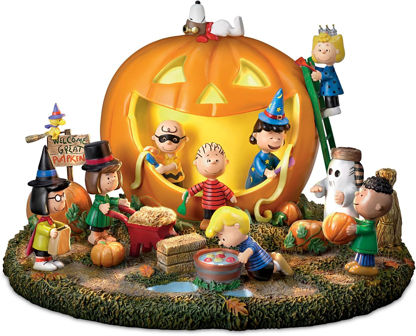 The Bradford Exchange Snoopy and Peanuts Gang Great Pumpkin Halloween Sculpture