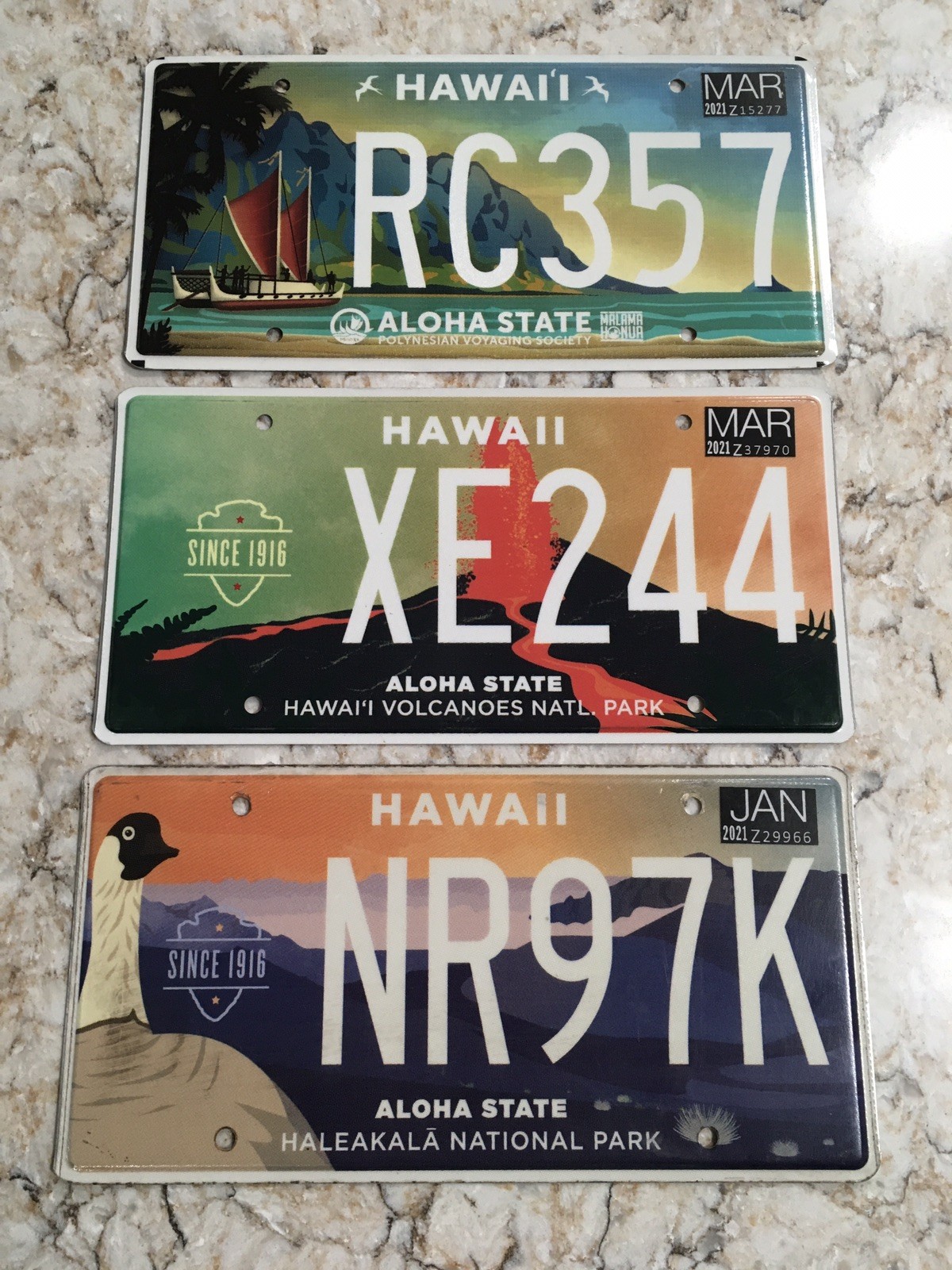 GREAT SET OF ALL 3 HAWAII GRAPHIC LICENSE PLATES ,ALL NEAR MINT CONDITION , 
