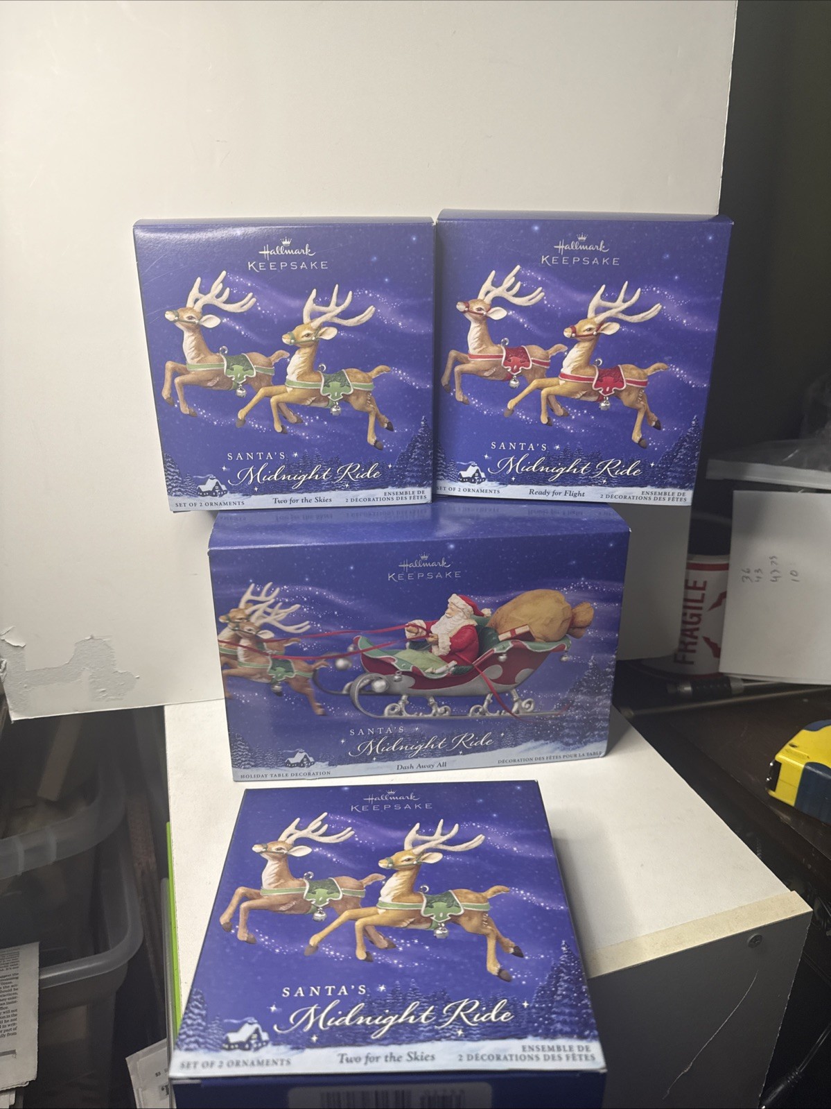 2005 Hallmark Santa’s Midnight Ride Table Top Dash Away Sleigh & 6 Reindeer 2005 Hallmark Santa’s Midnight Ride Table Top Dash Away Sleigh & 6 Reindeer