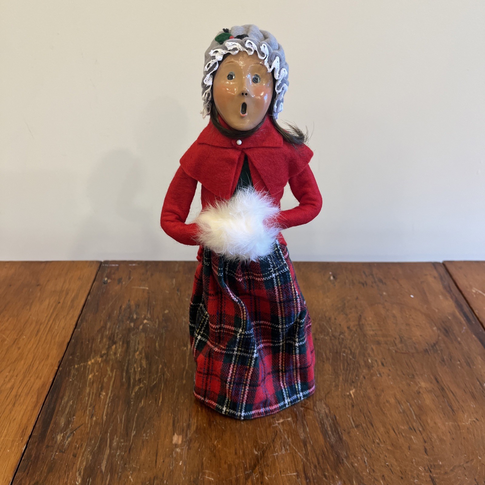 1993 BYERS CHOICE CHRISTMAS CAROLER Long Brown Hair, White Muff Red Plaid Outfit