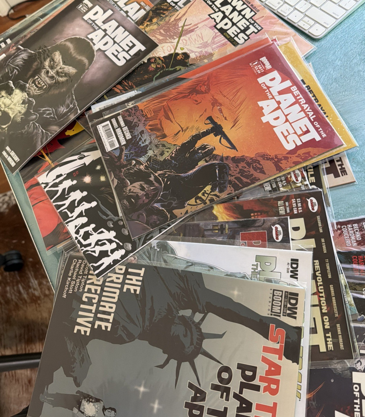 Planet Of The Apes 1-8, 10-16, Betrayal 1-4 URSUS Star Trek Revolution 1-5 MORE Planet Of The Apes 1-8, 10-16, Betrayal 1-4 URSUS Star Trek Revolution 1-5 MORE