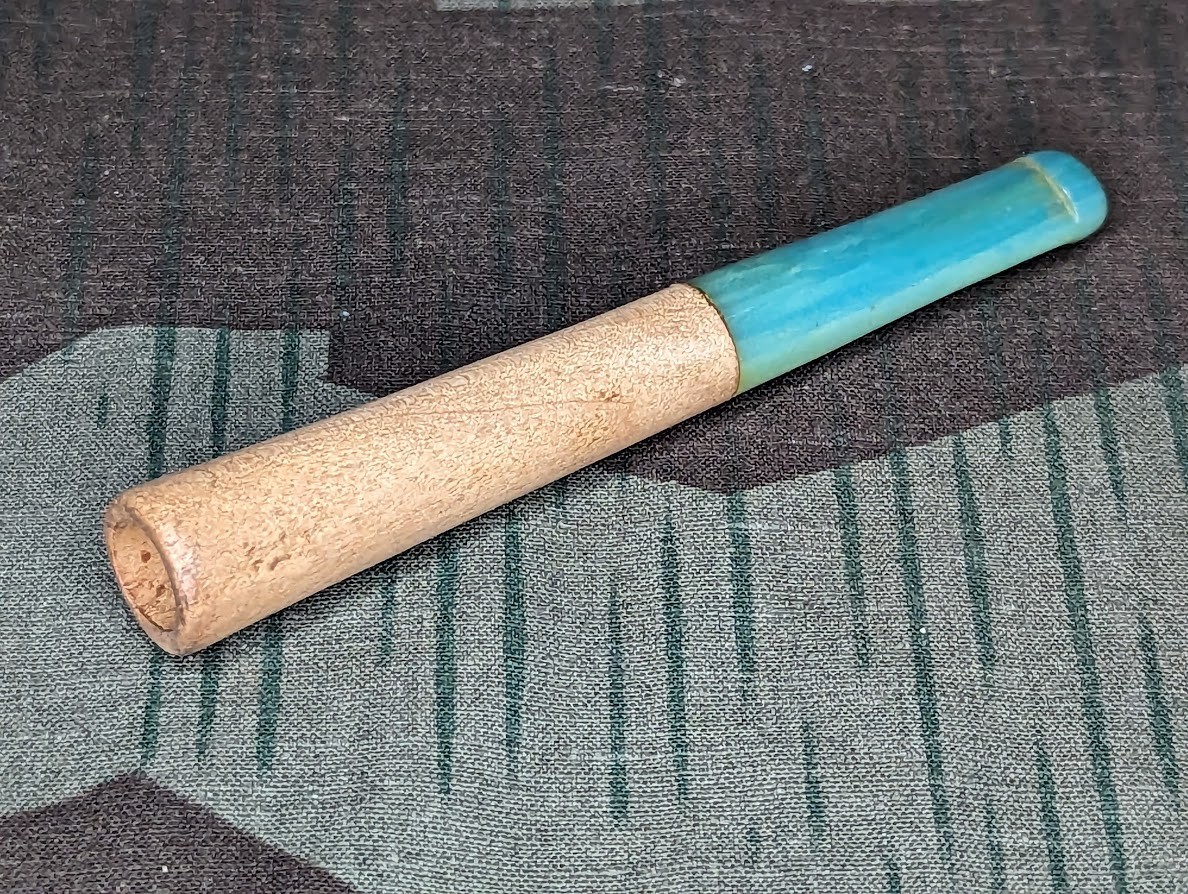 ONE x Original WWII German Cigarette Tip Holder Green Mouthpiece Vintage 1940s