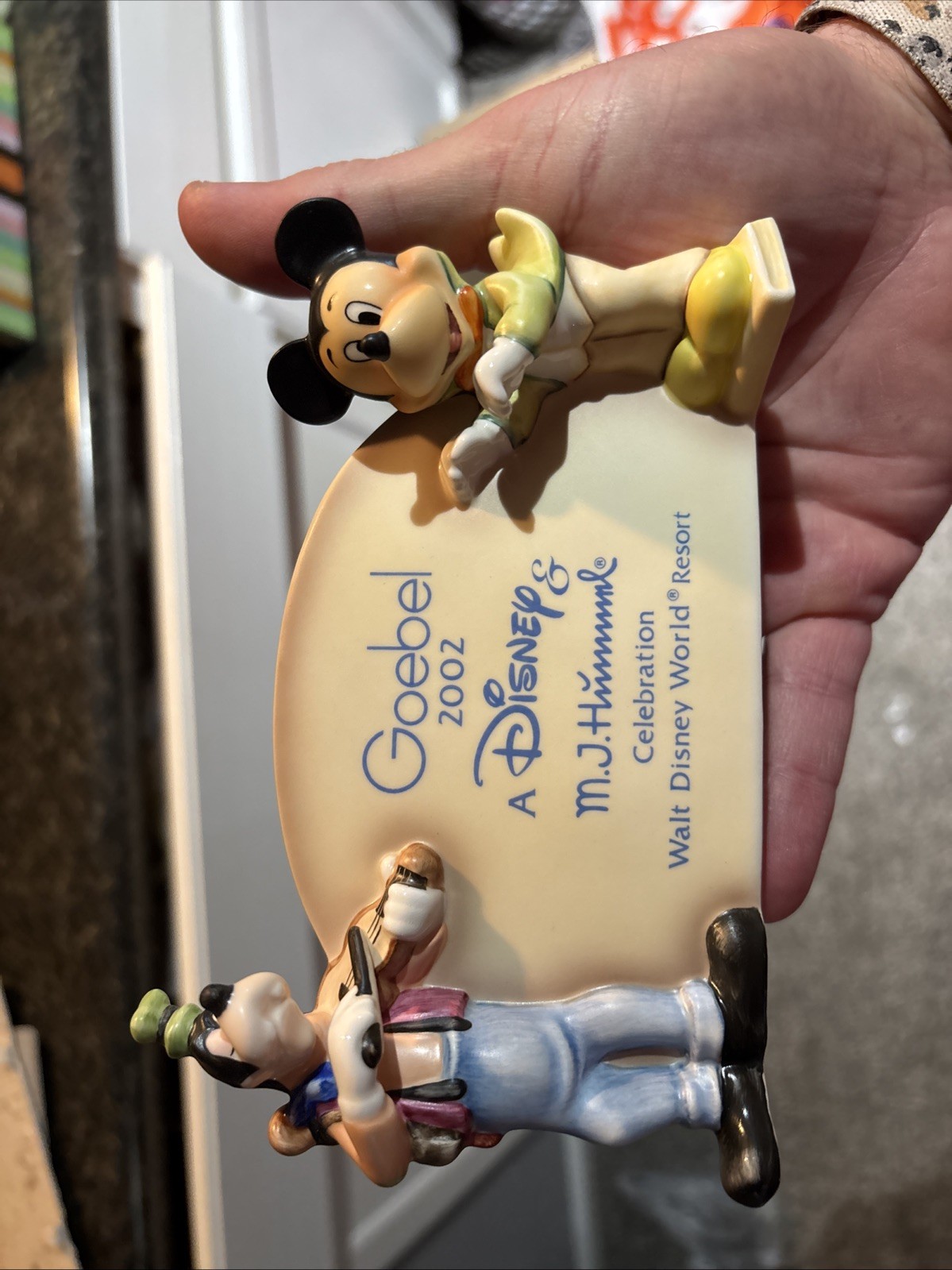 EXTREMELY RARE GOEBEL HUMMEL DISNEY Goofy Mickey 2002