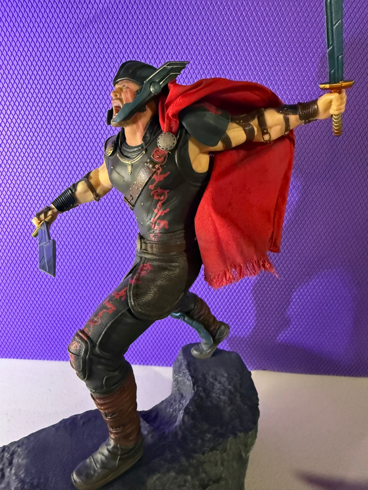 Iron Studios Thor Ragnarok Statue Art Scale 1/10