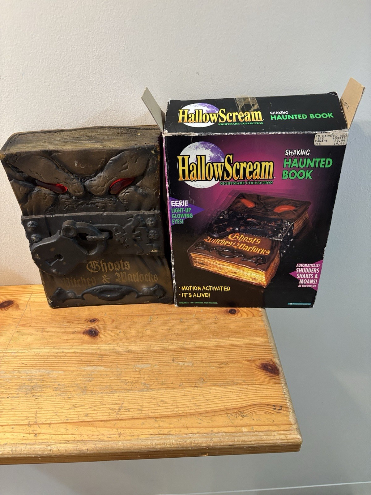Vintage 1996 Trendmasters Hallowscream Shaking Haunted Book AS-IS Read &Battery